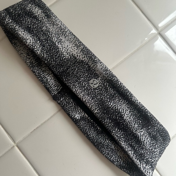 🍋Lululemon Black and White Headband - Picture 1 of 5